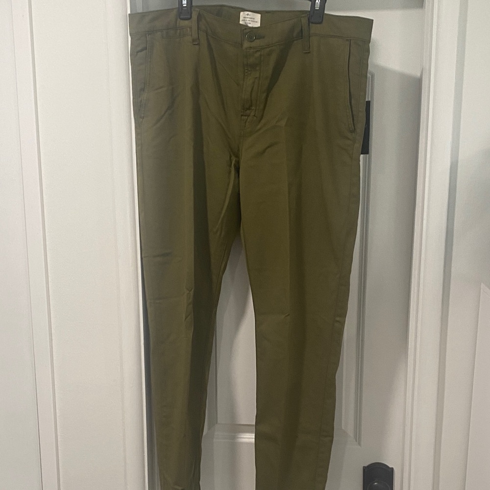 Men’s For All Man Kind slim chino pants. Size 40. NWT